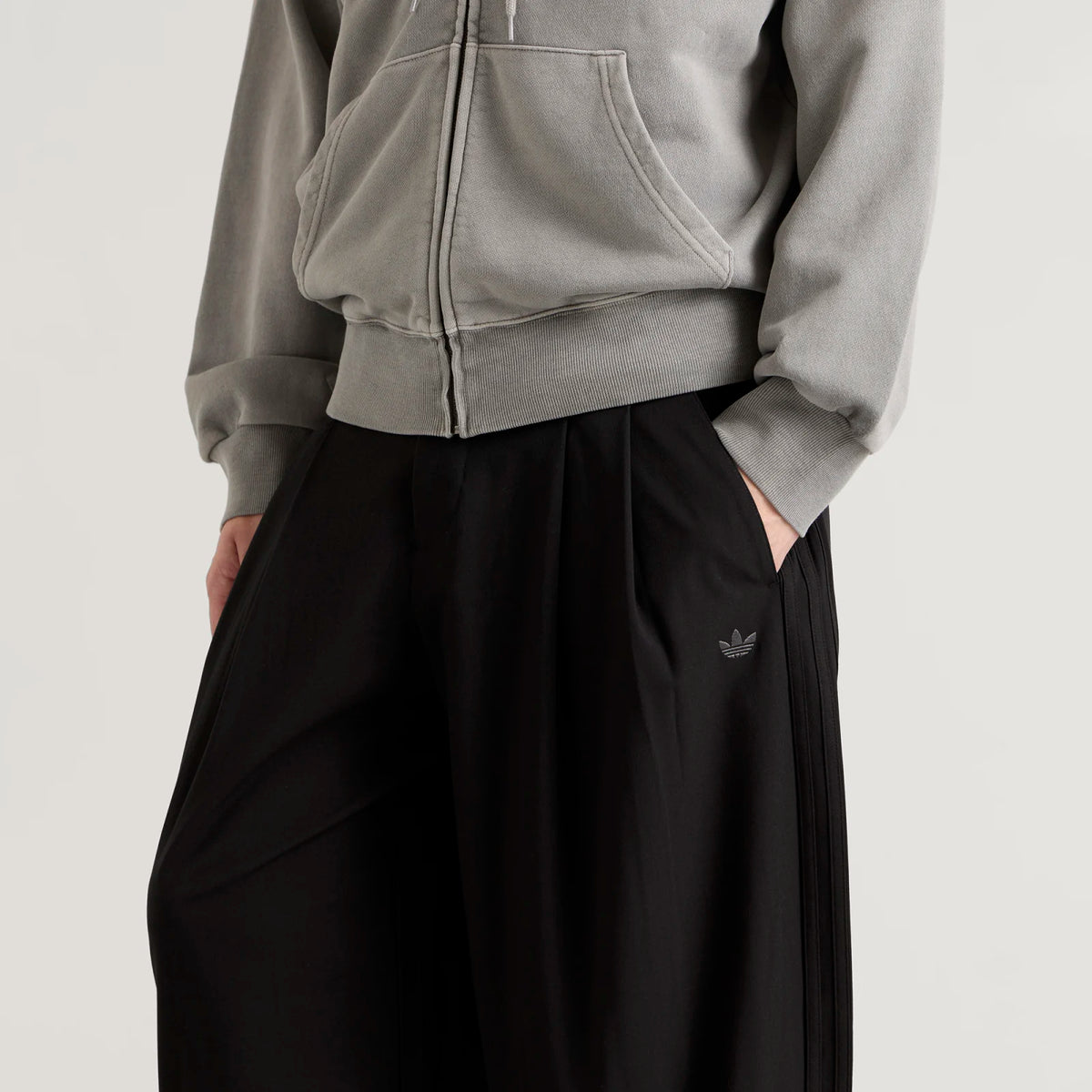 TRACK PANTS M