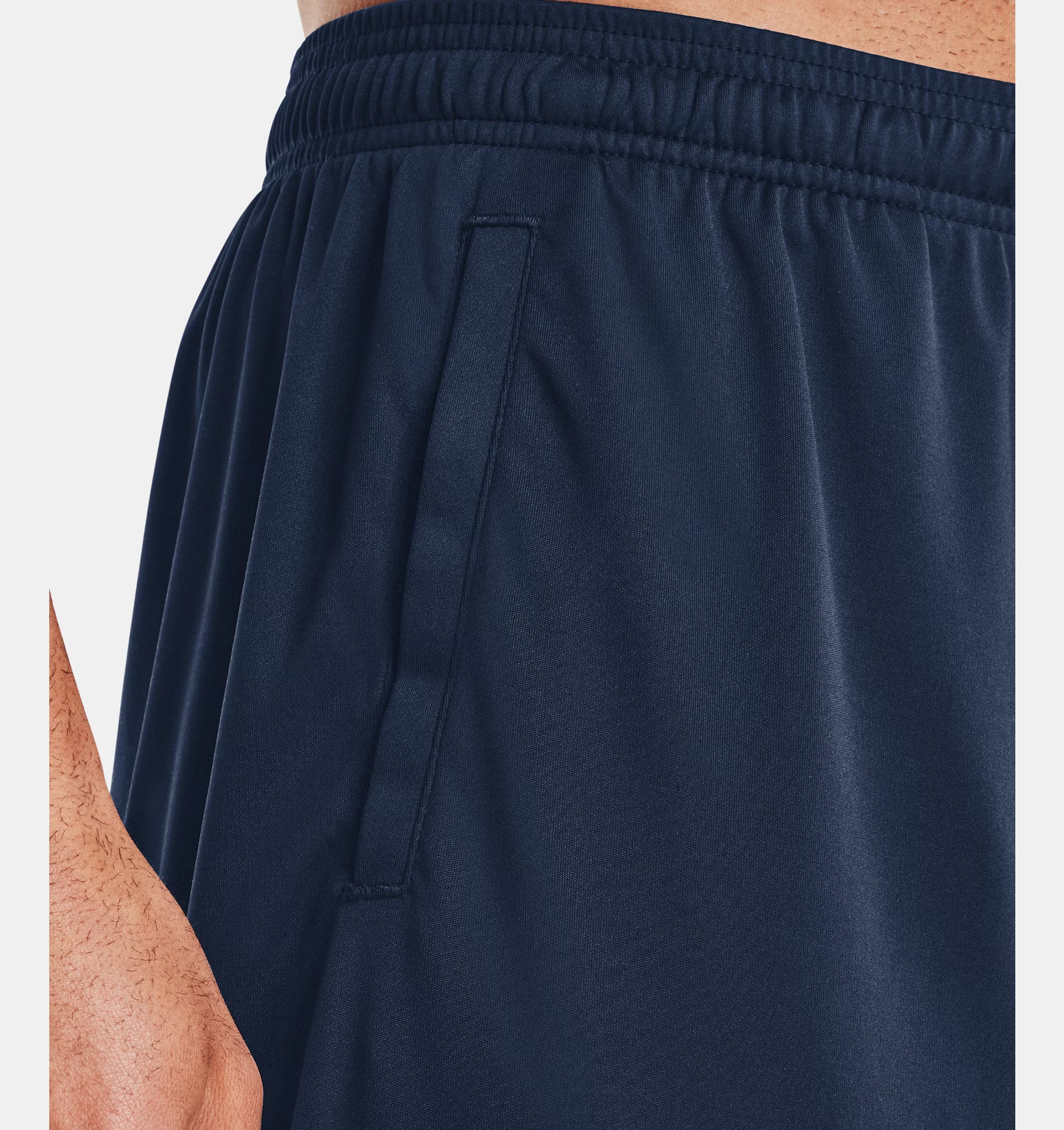 UA TECH GRAPHIC SHORT M